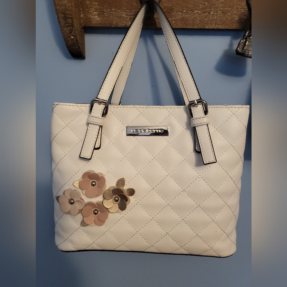 EUC Liz Clauborne White Quilted Satchel with Floral Accent..EUC